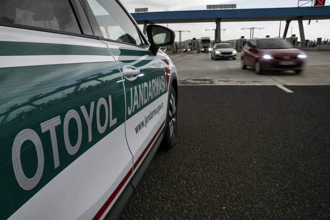 Modern radar sistemleri otoyollarda uçanı kaçanı anında tespit ediyor! 4 kademeli lazerlerle sürekli tarama yapılıyor 16